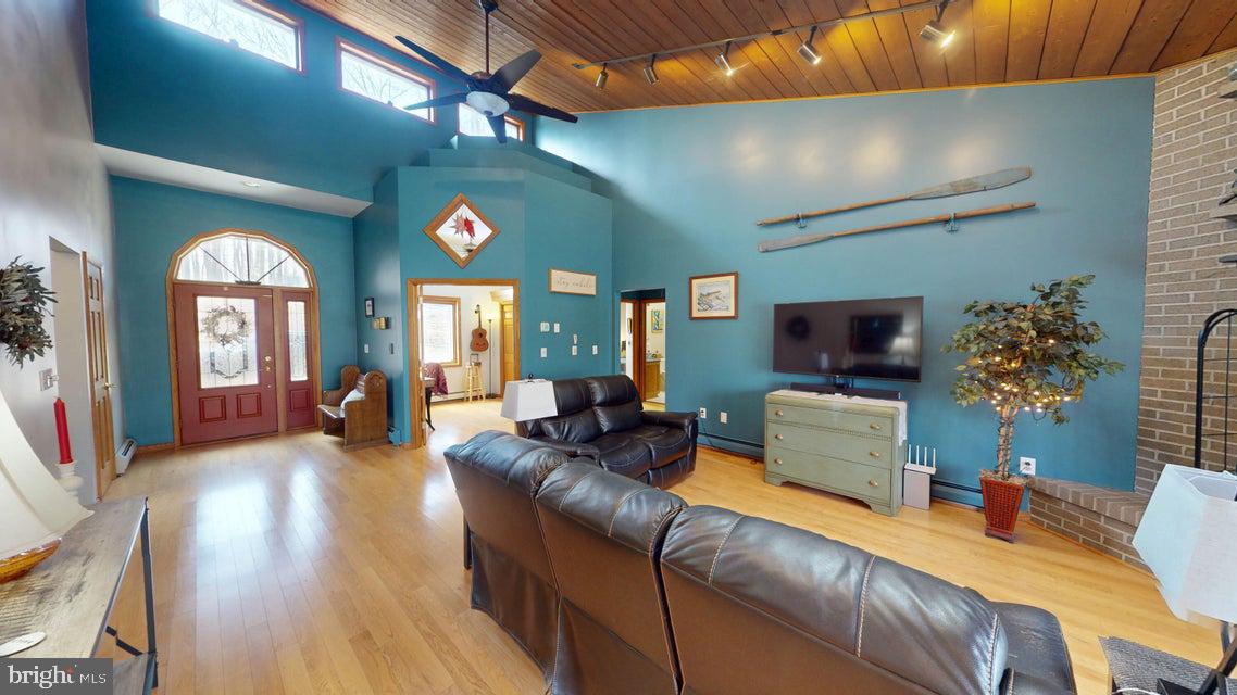 TREASURE LAKE - Residential