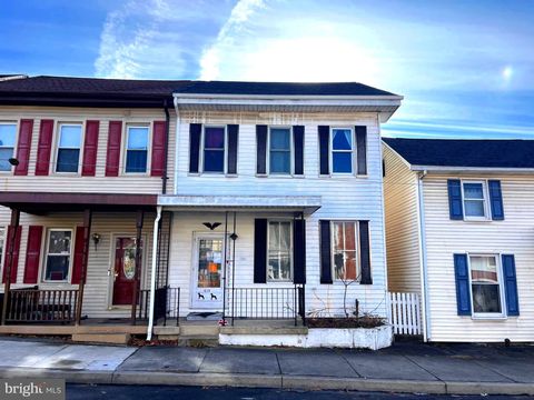 Townhouse For Sale - 219 Market Street<br/> HALIFAX, PA 17032
