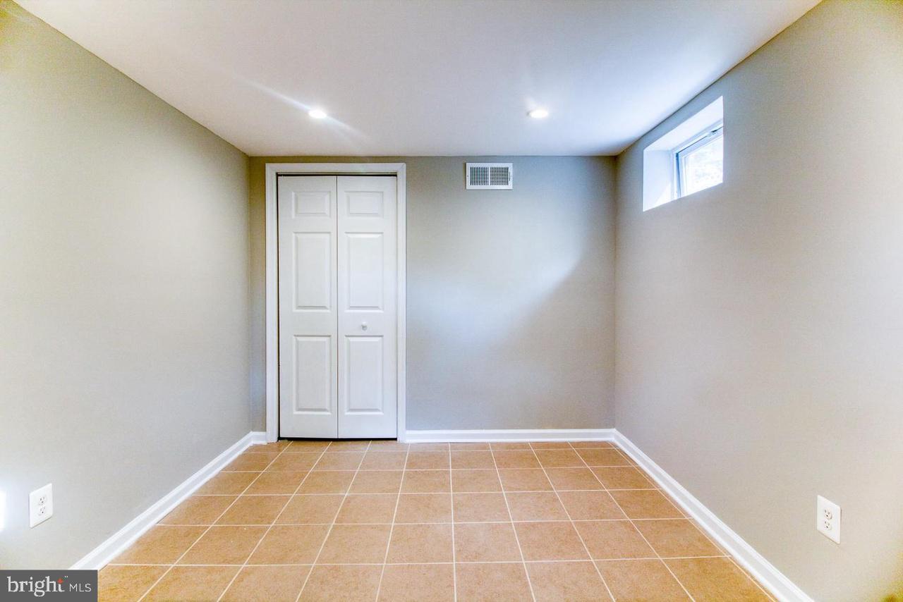 OAKVIEW - Residential Lease