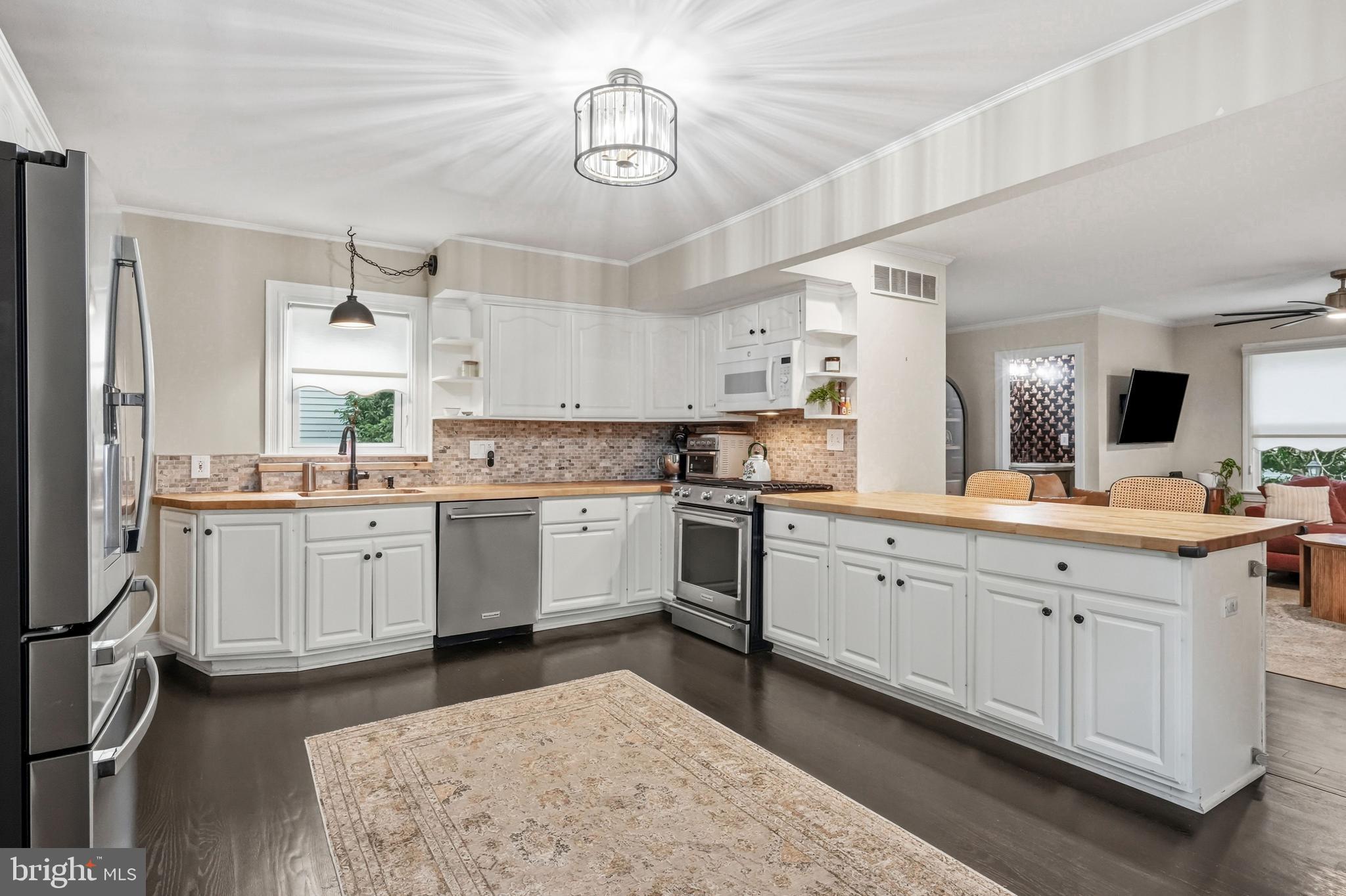 108 W CENTRAL AVENUE