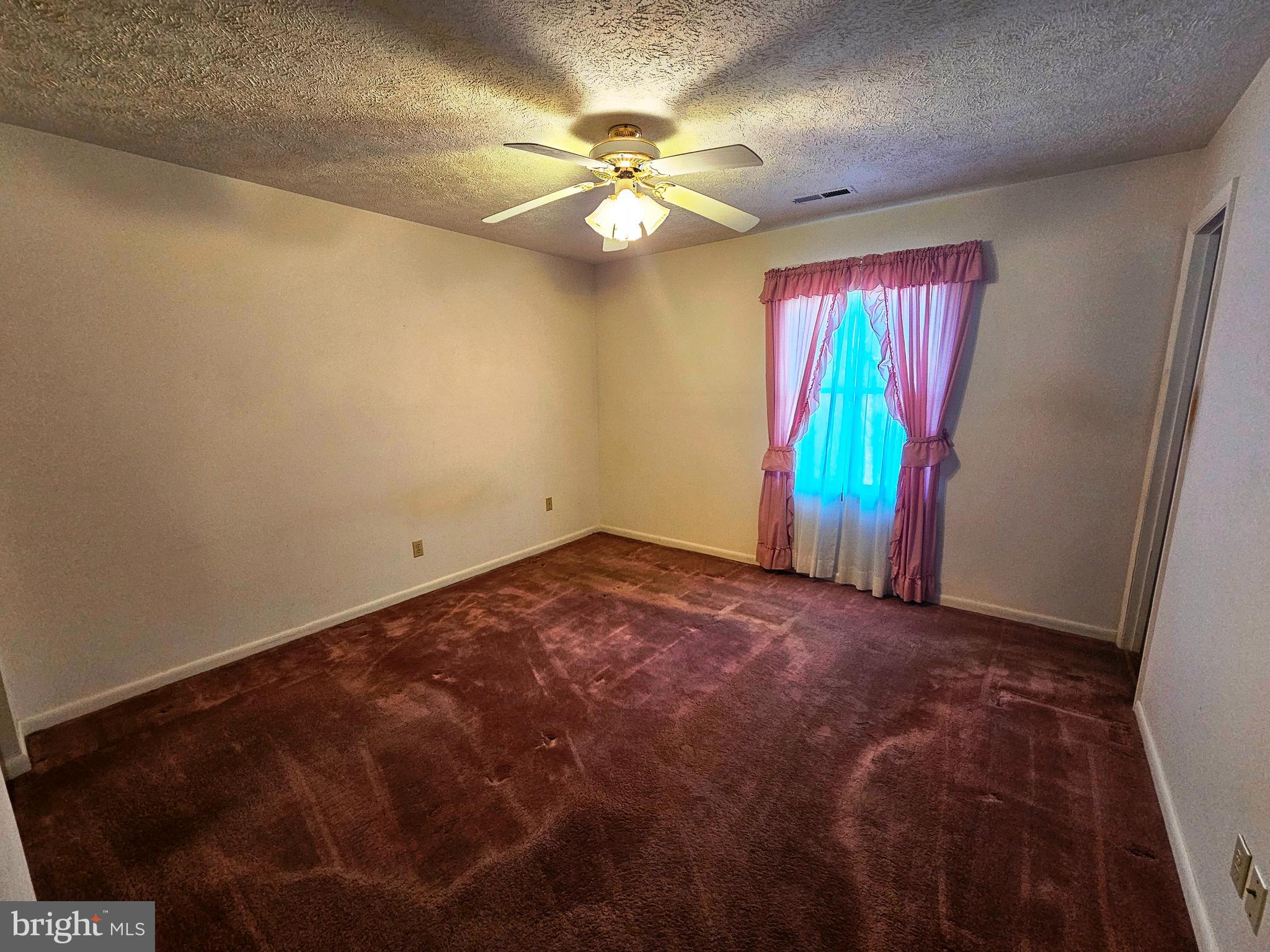 MOUNTAINAIRE VILLAGE - Residential