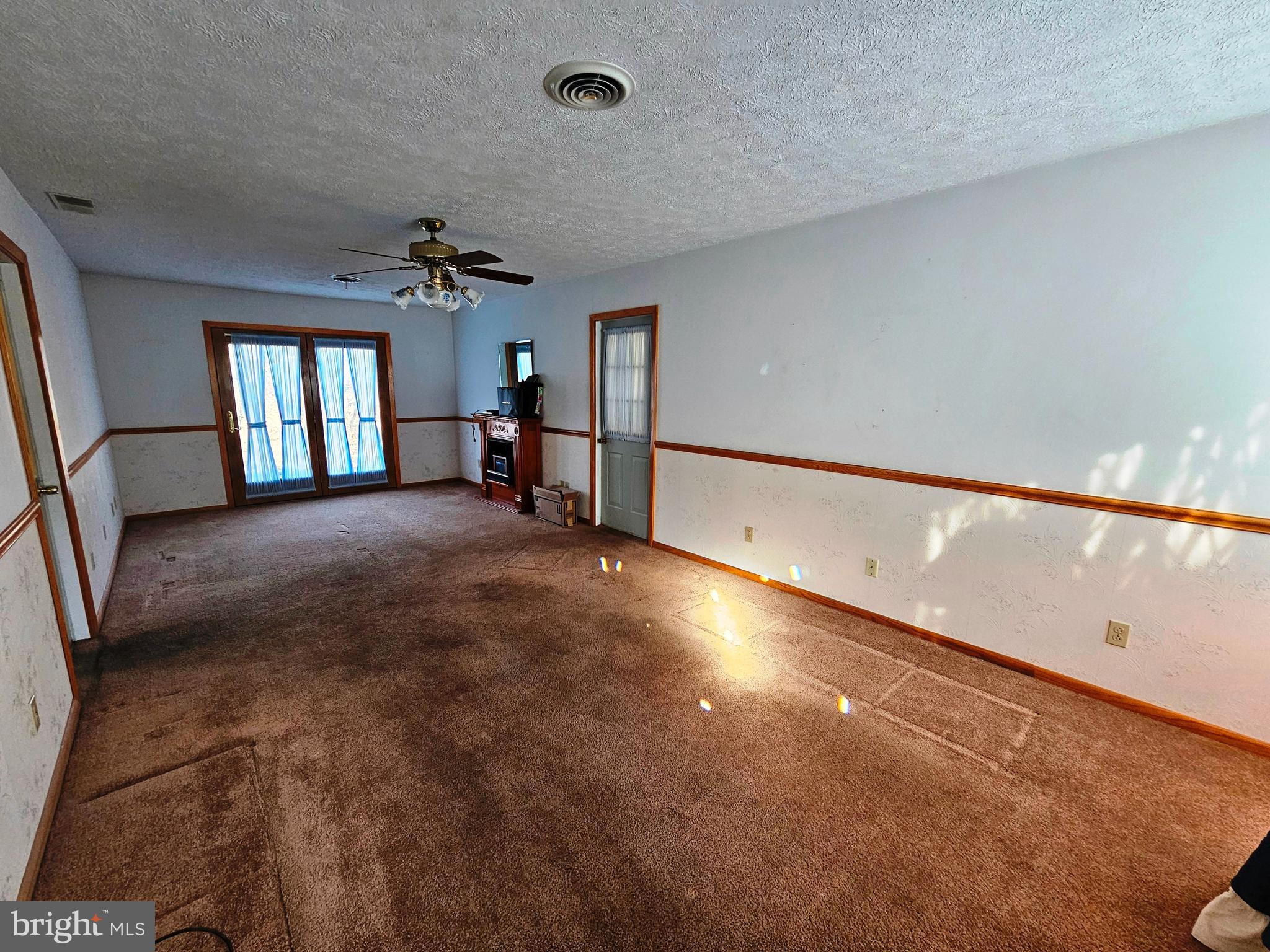 MOUNTAINAIRE VILLAGE - Residential