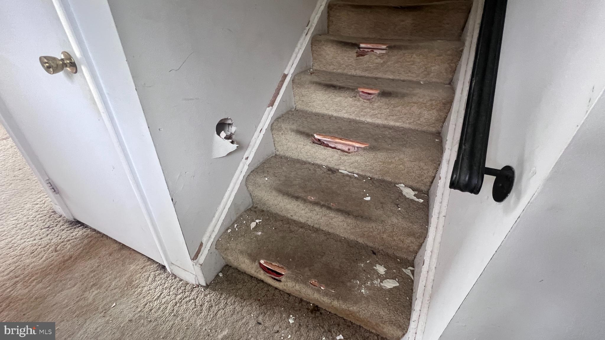 171 HOLLINGSTON PLACE