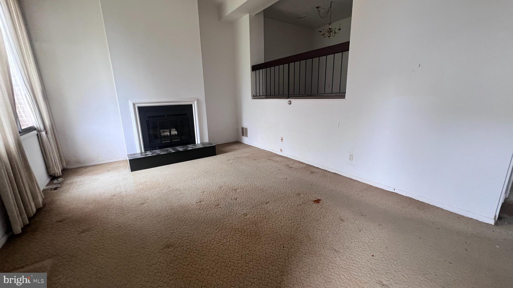 171 HOLLINGSTON PLACE