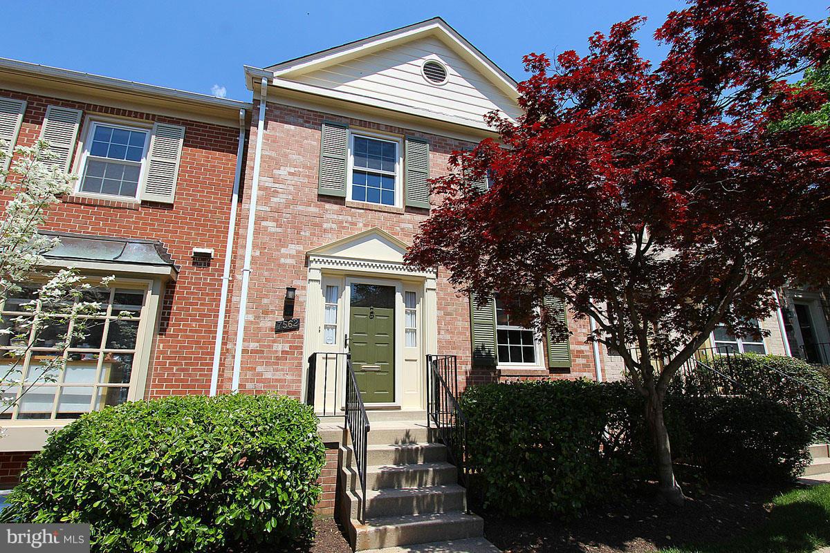 superbly upgraded & maintained on quiet courtyard-- move in ready. From the gleaming HW floors to the perfectly selected fixtures, this TH feels like a Pottery Barn showcase. Spacious 4 BR/ 3.5 baths, w/ open LR-dining area + sunny eat-in kitchen. Master w/HW + Ensuite BA. Dble pane windows, bathroom upgrades. Lrg family room opens to private patio. Picture perfect! low utilities.