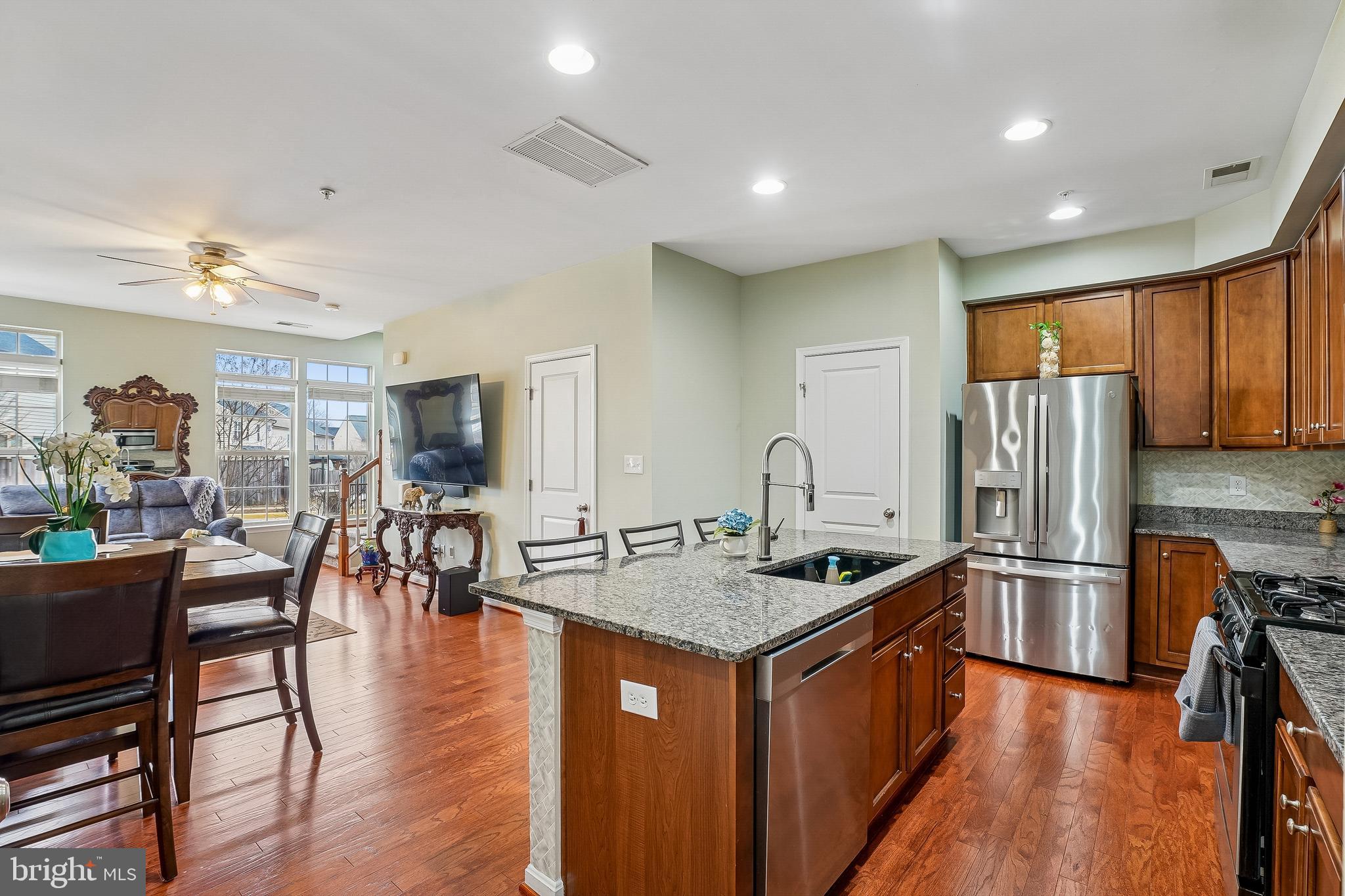 MADISON CRESCENT CONDOMINIUM - Residential