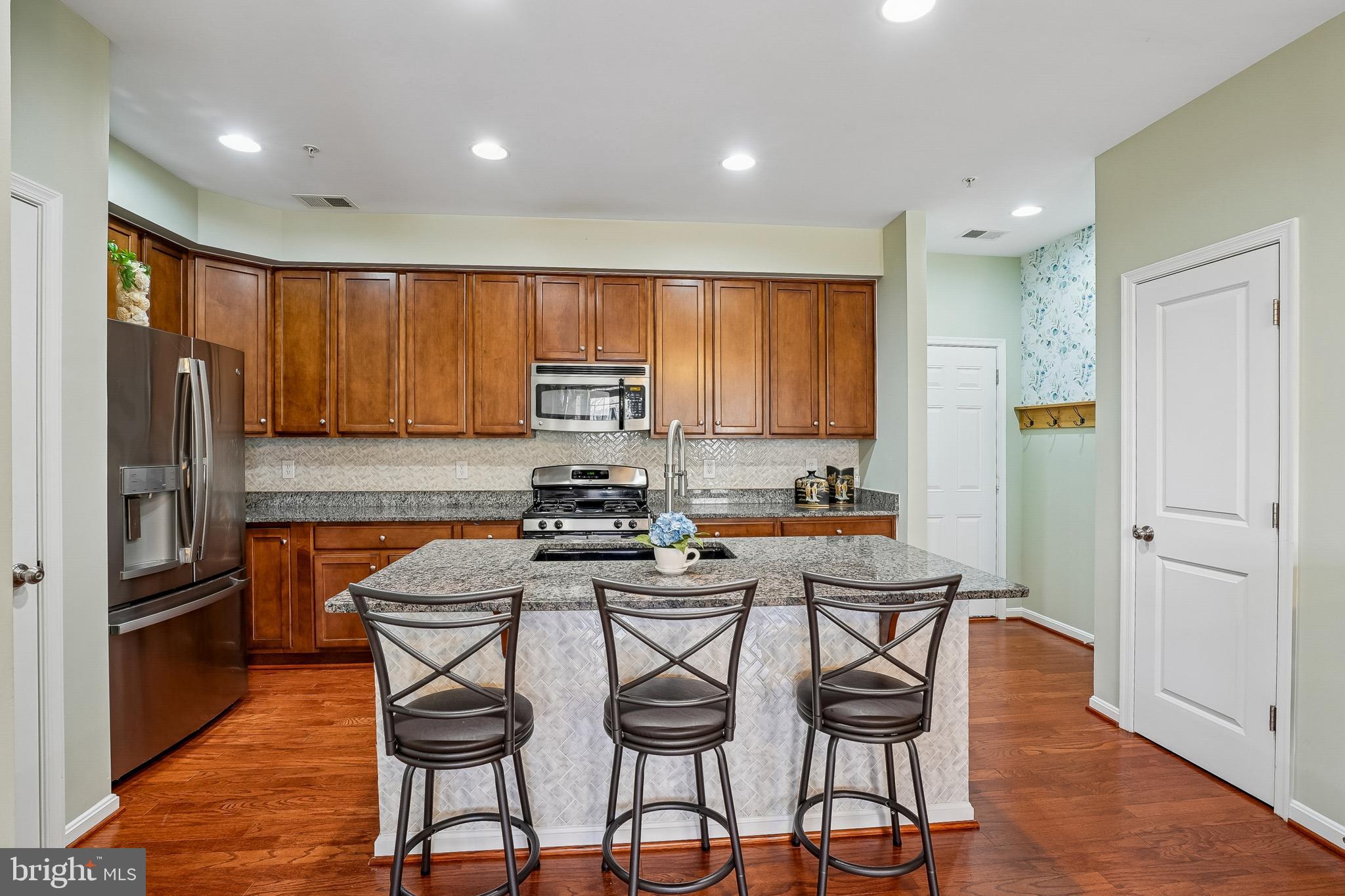 MADISON CRESCENT CONDOMINIUM - Residential