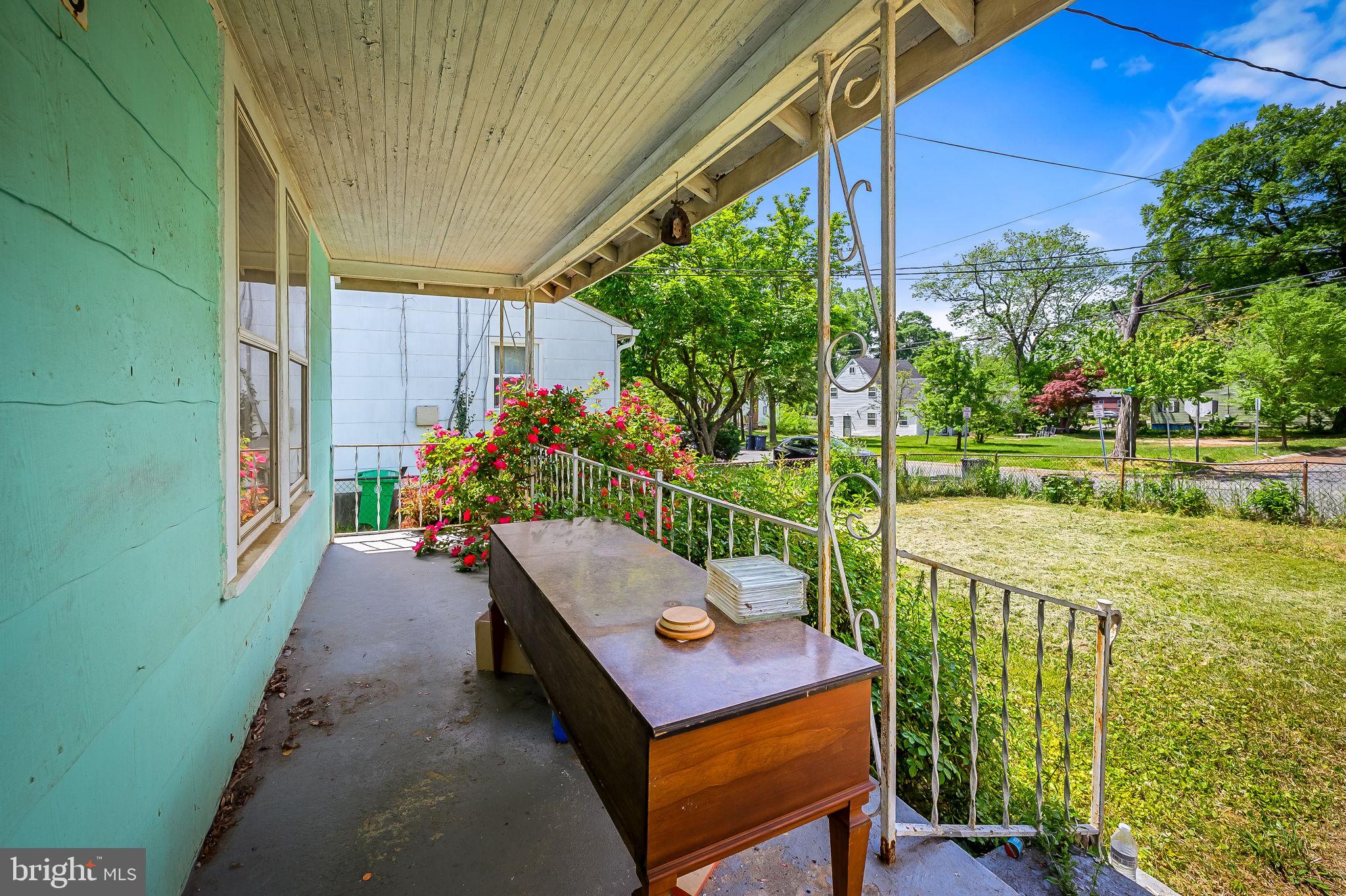 EAST RIVERDALE - Residential