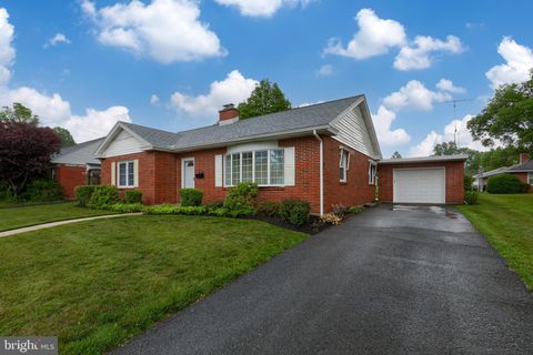 Photo of 510 E WILLOW ST, ELIZABETHTOWN, PA 17022 (MLS # PALA2036762)