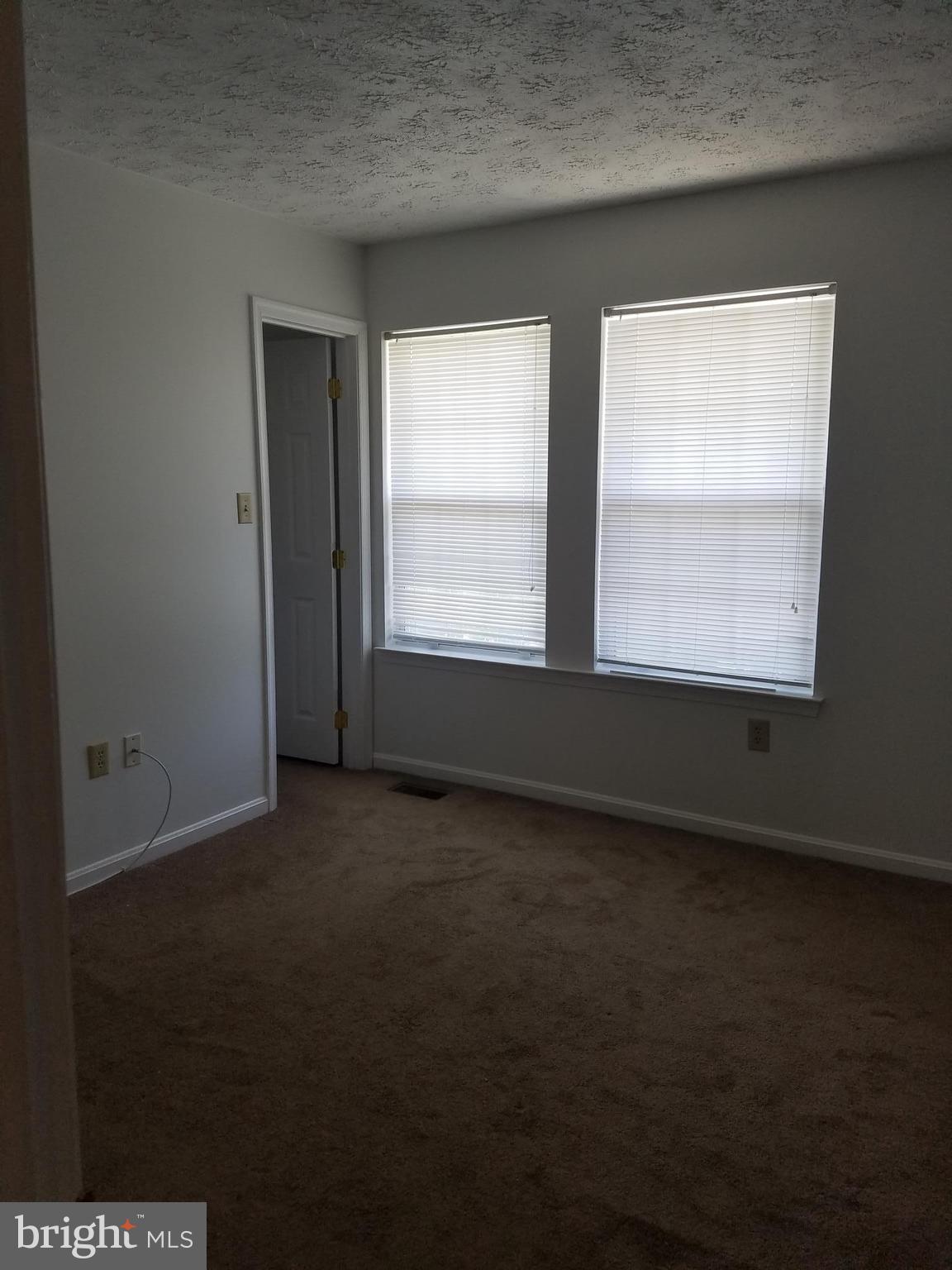 ST CHARLES SUB - HAMPSHIRE - Residential Lease