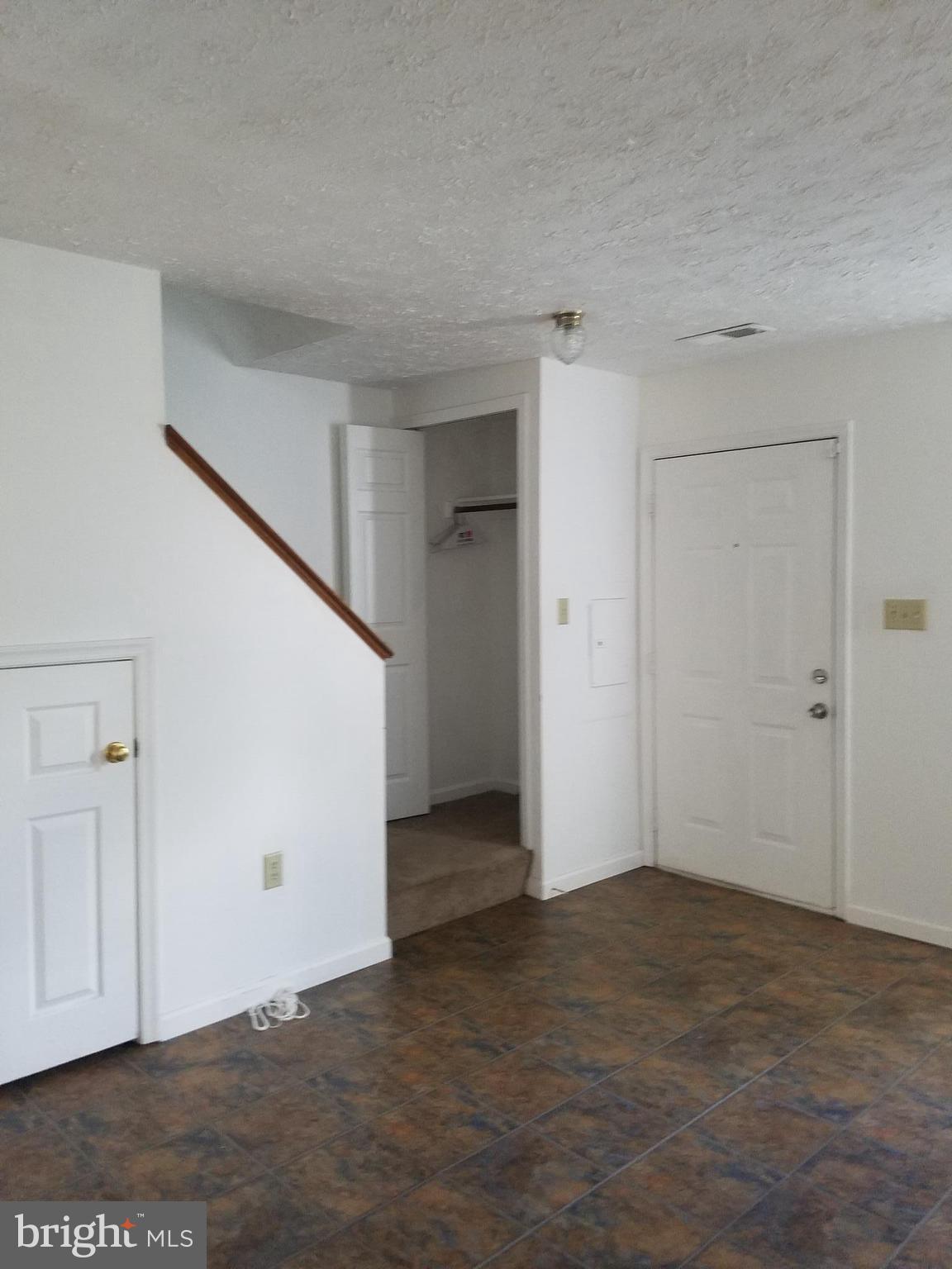 ST CHARLES SUB - HAMPSHIRE - Residential Lease