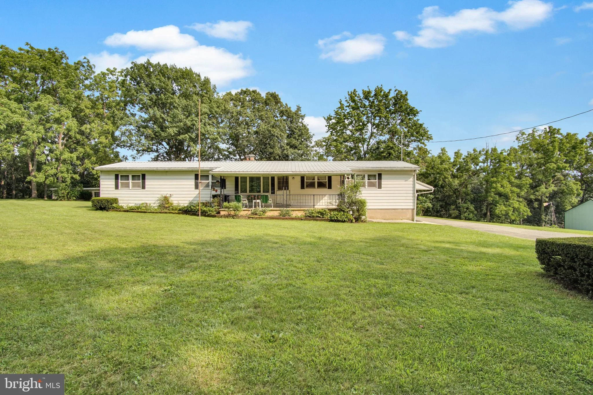 1287 W Springfield Road, Seven Valleys, PA, 17360
