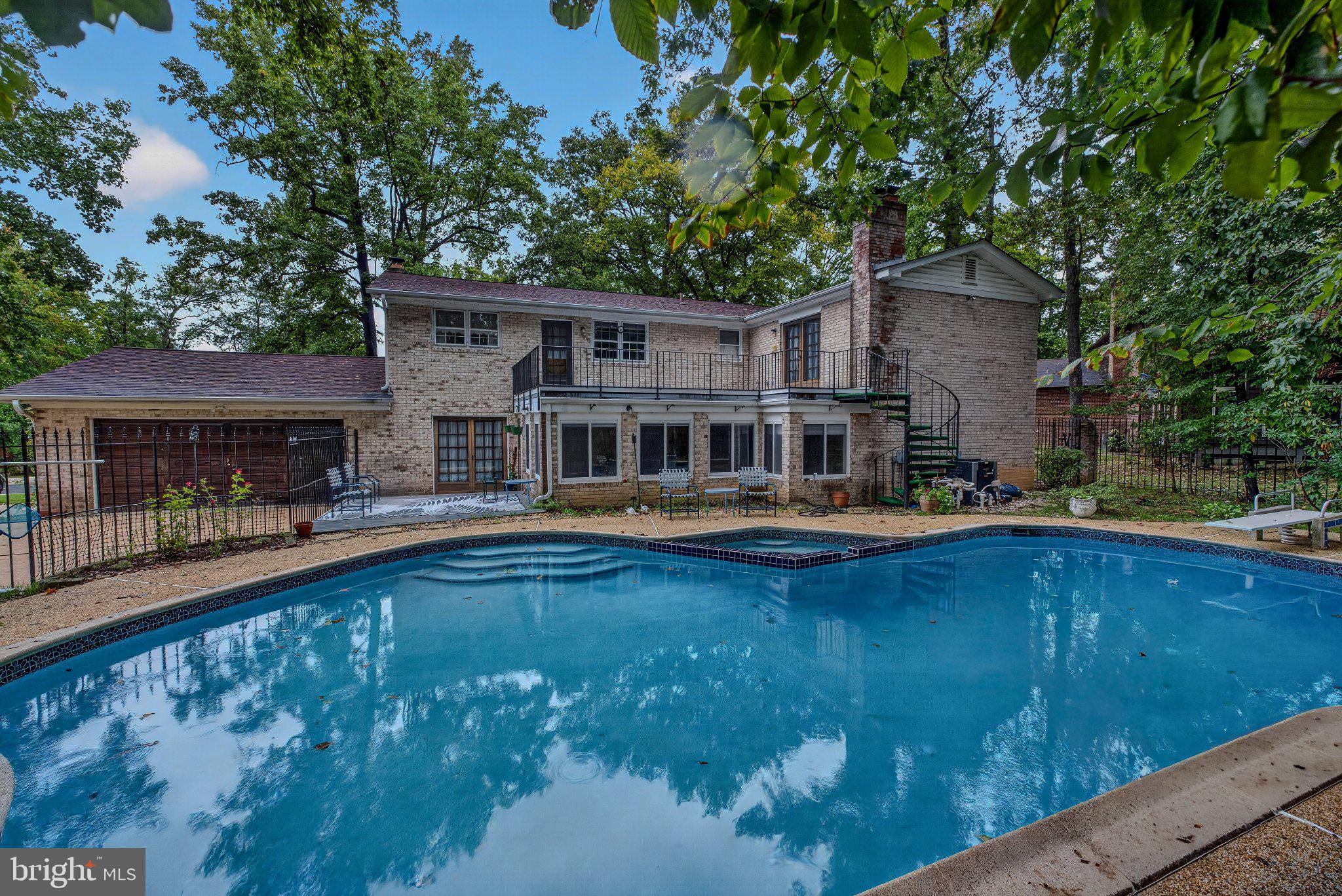 702 GLENEAGLES DRIVE