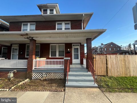 Photo of 240 Harding Court, YORK, PA 17403 (MLS # PAYK2099416)