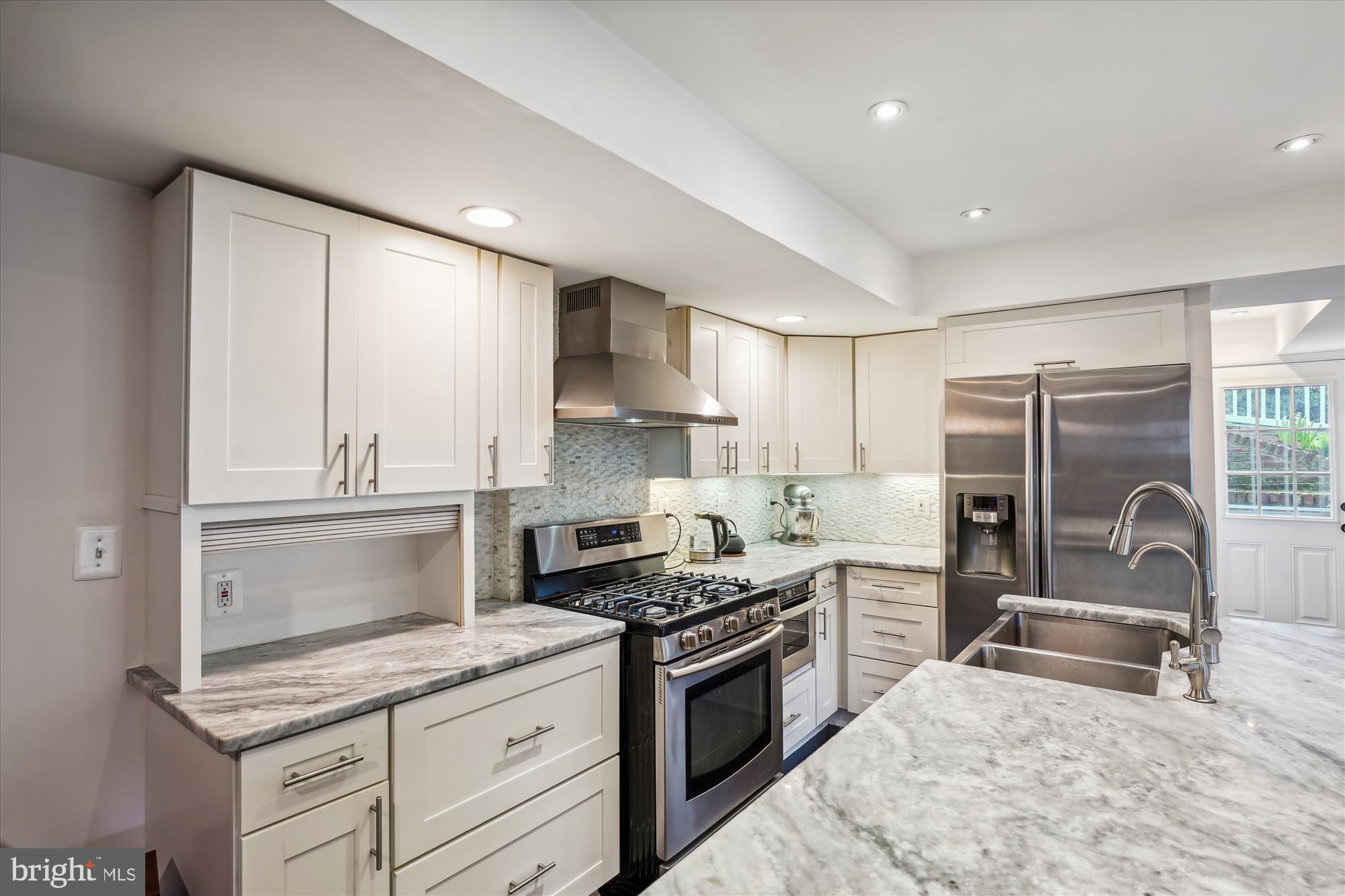 MOHICAN HILLS - Residential