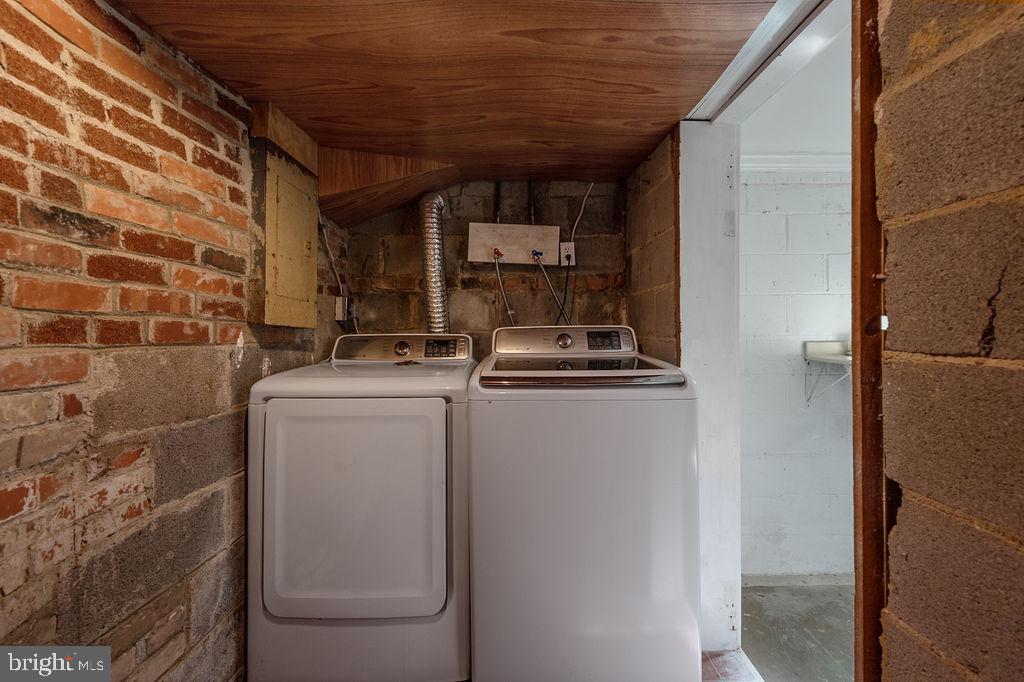 HIDDEN LAKE - Residential