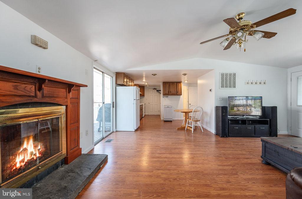 HIDDEN LAKE - Residential