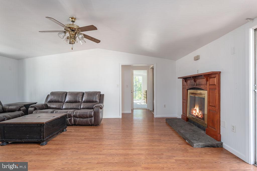 HIDDEN LAKE - Residential