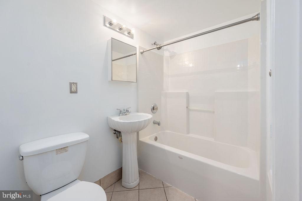 HIDDEN LAKE - Residential