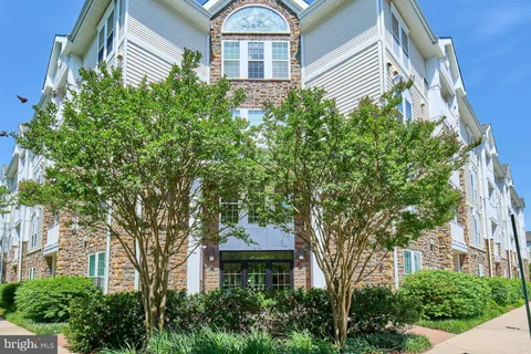 24701 Byrne Meadow Square Unit 402, Aldie, VA MLS: VALO2096816