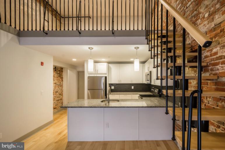 WASHINGTON SQ - Residential Lease