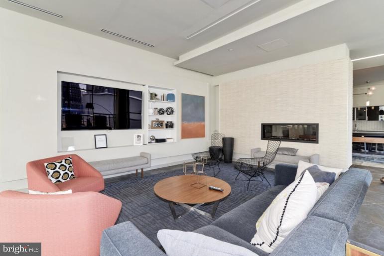 WASHINGTON SQ - Residential Lease