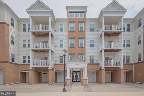 24636 Woolly Mammoth Terrace Unit 401, Aldie, VA MLS: VALO2106110
