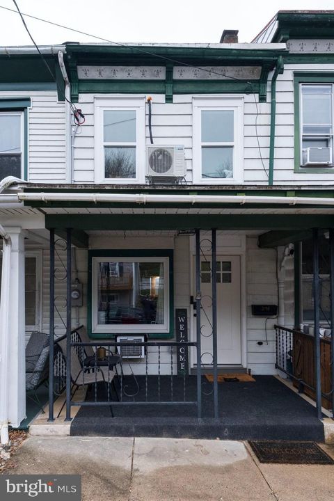 Townhouse For Sale - 306 Port Clinton Avenue<br/> Berks County, HAMBURG, PA 19526