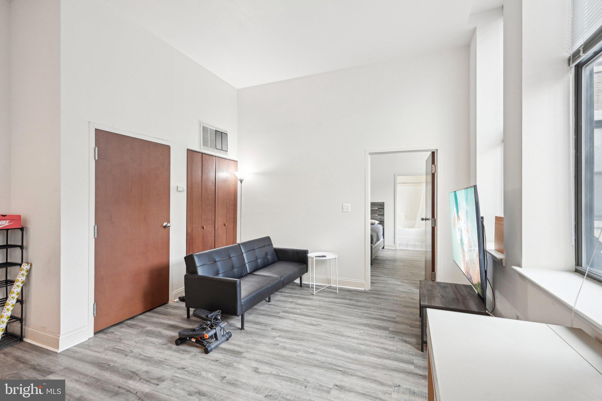 SOCIETY HILL - Residential