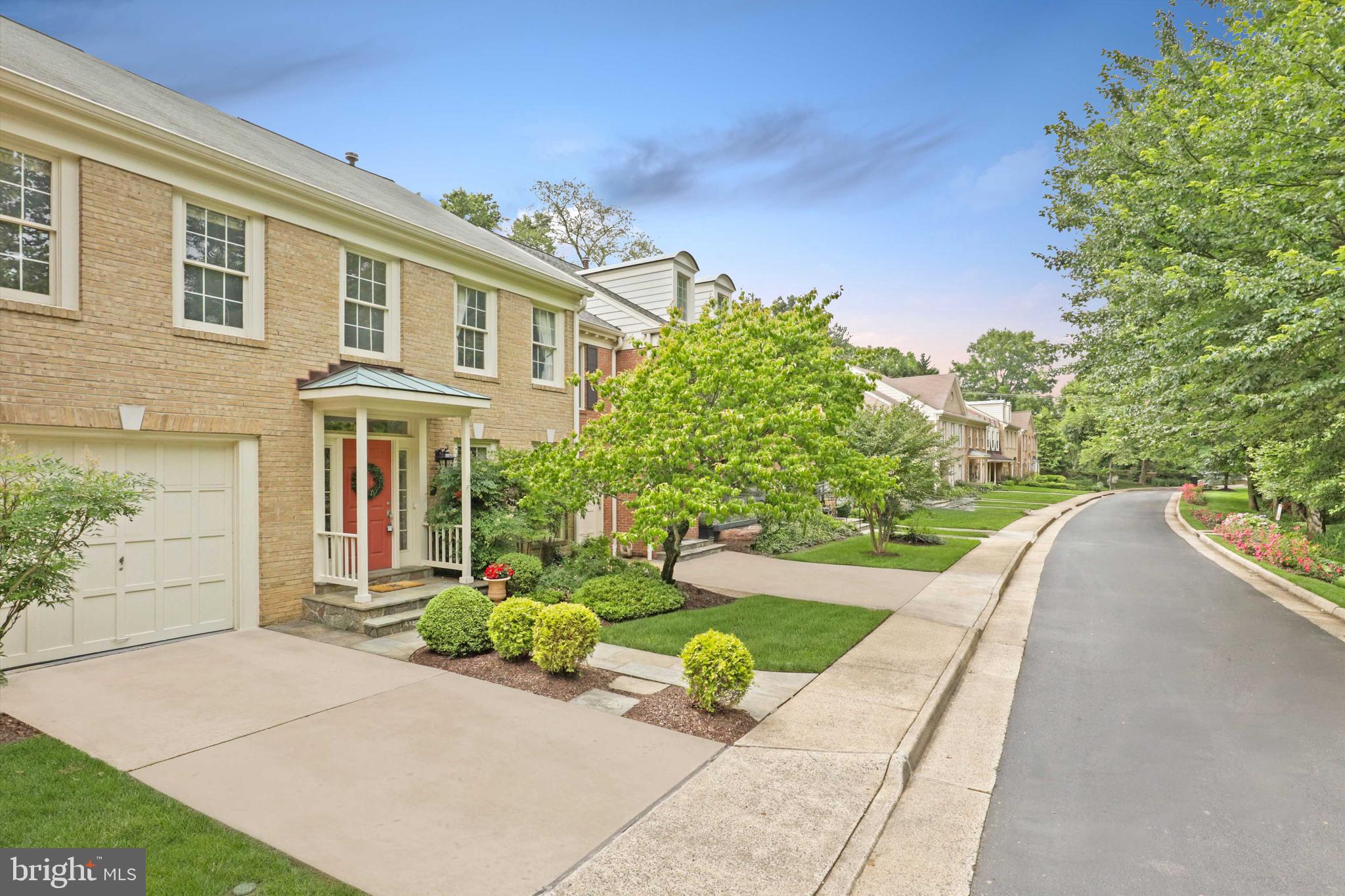 1564 MCLEAN COMMONS COURT