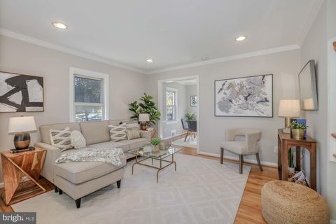 735 EMERSON STREET NE WASHINGTON DC 20017