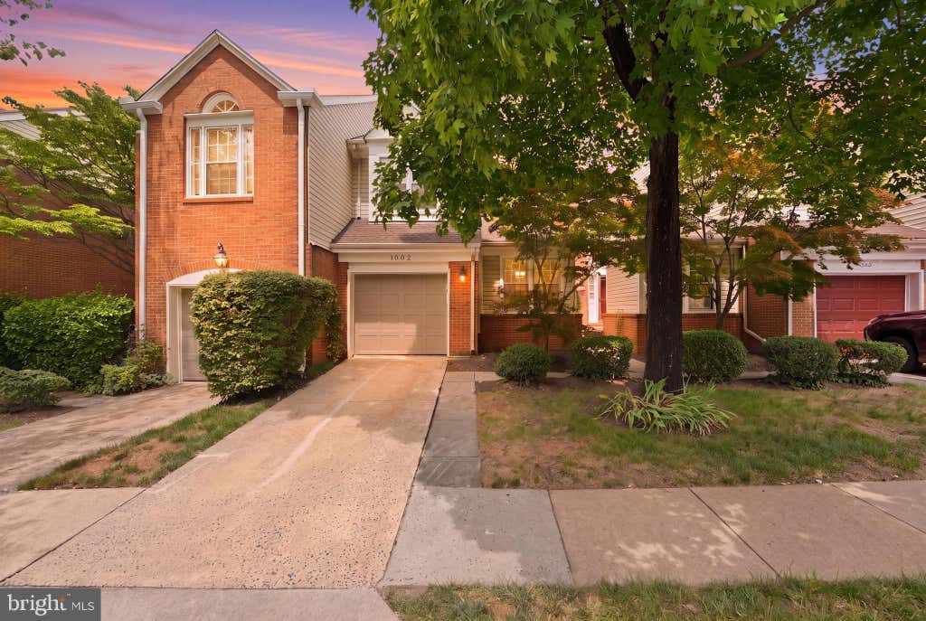 Photo of 1902 Duffield Lane, ALEXANDRIA, VA 22307 (MLS # VAFX2324232)