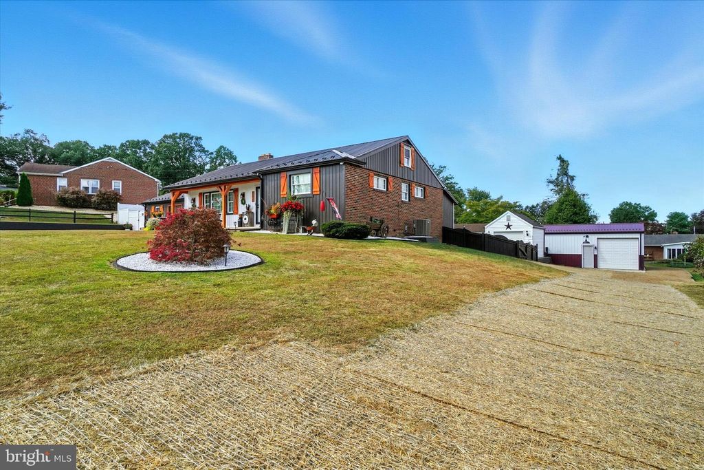 Photo of 1330 Beeler Avenue, YORK, PA 17408 (MLS # PAYK2089084)