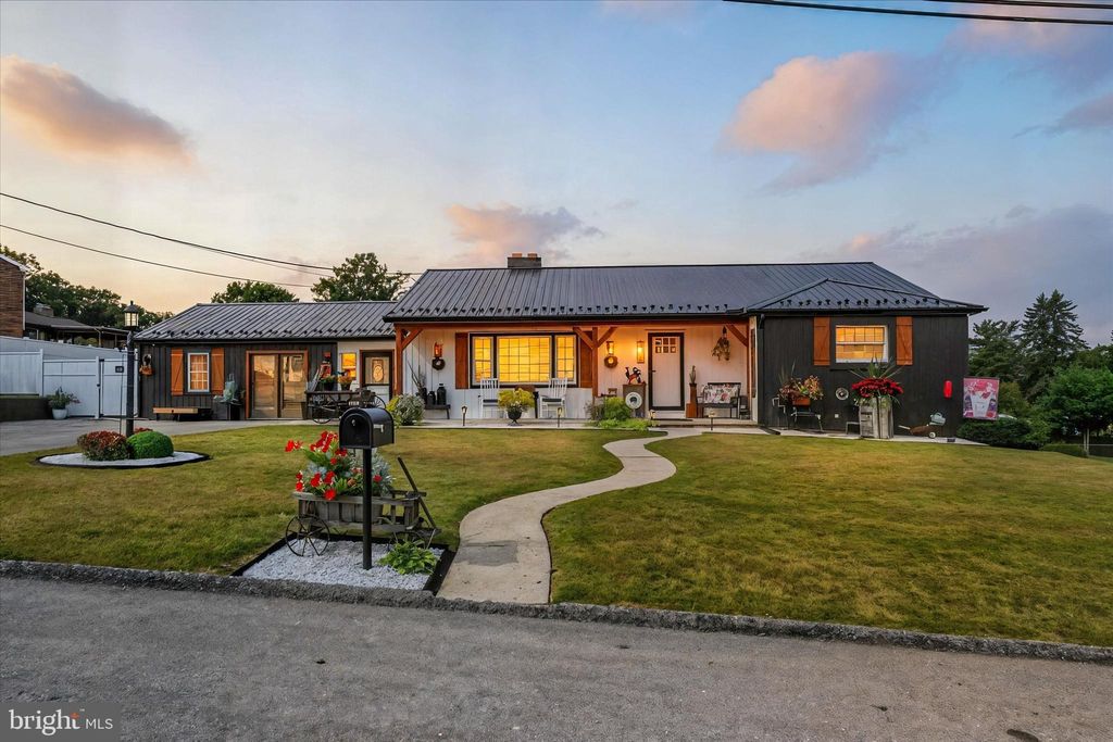 Photo of 1330 Beeler Avenue, YORK, PA 17408 (MLS # PAYK2089084)