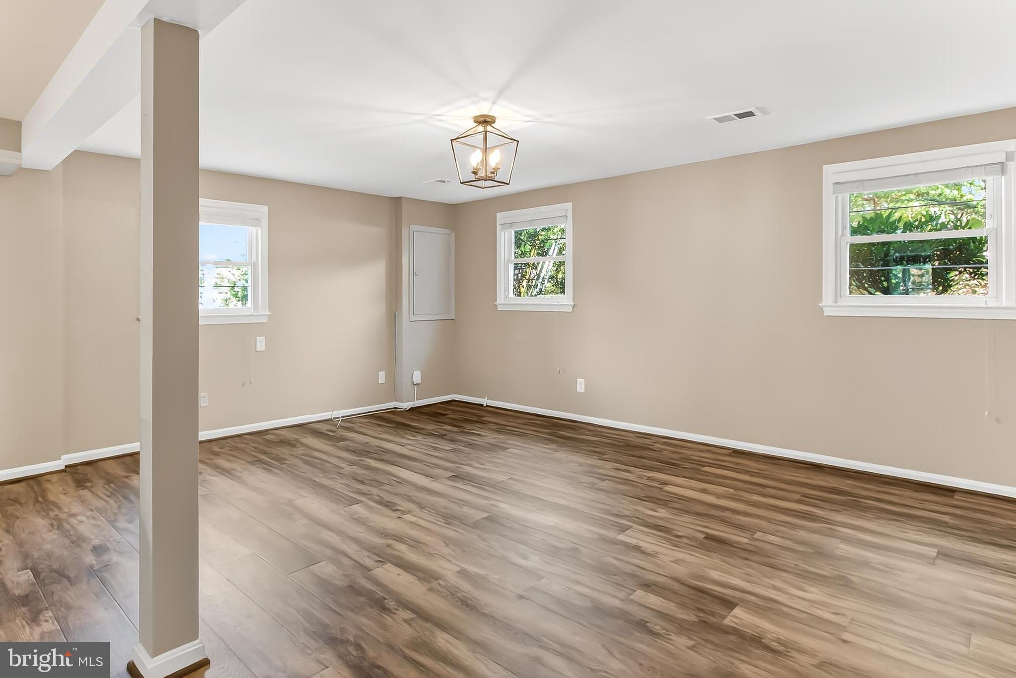 FALLS CHURCH CITY - Residential