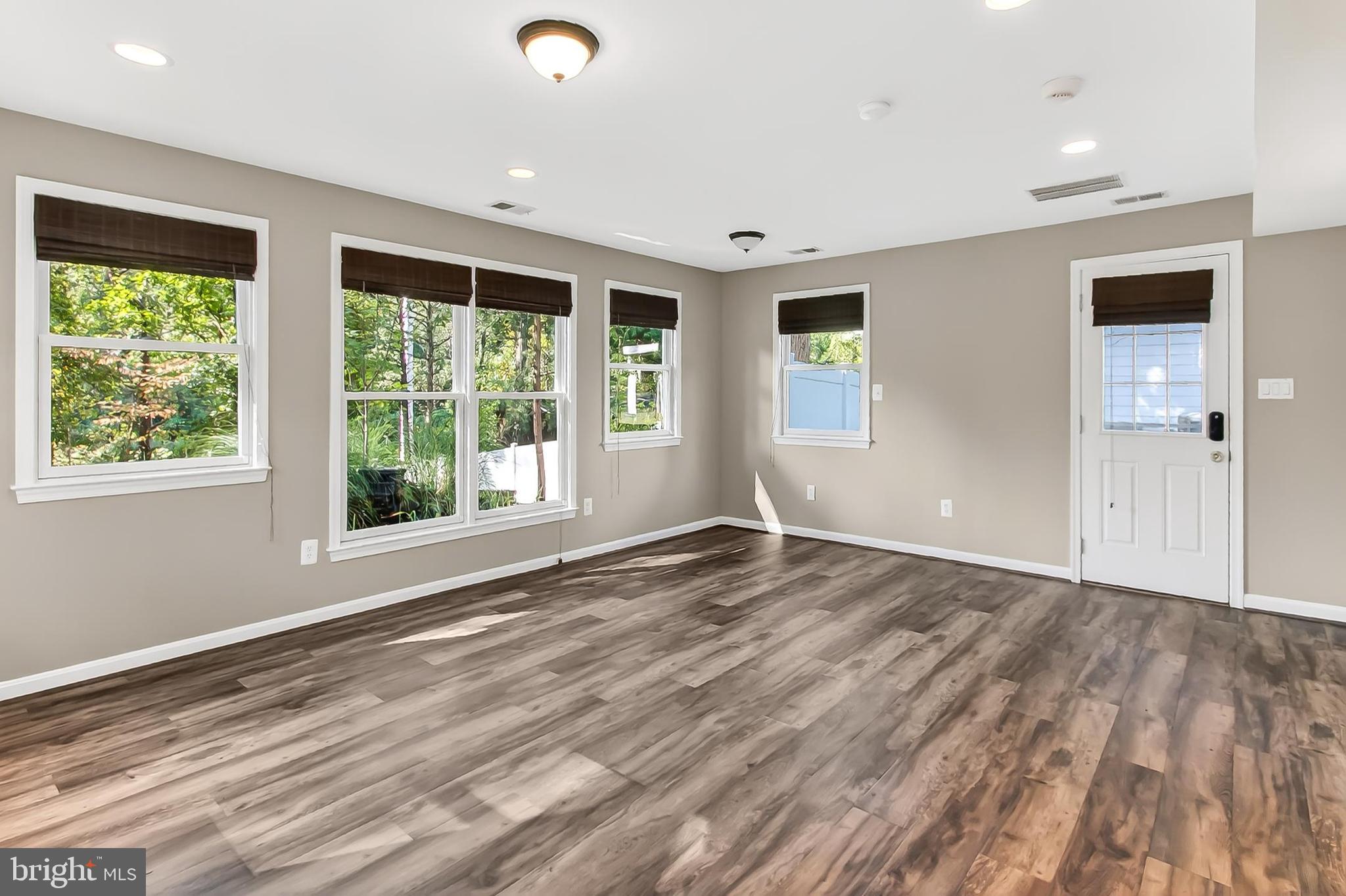 FALLS CHURCH CITY - Residential