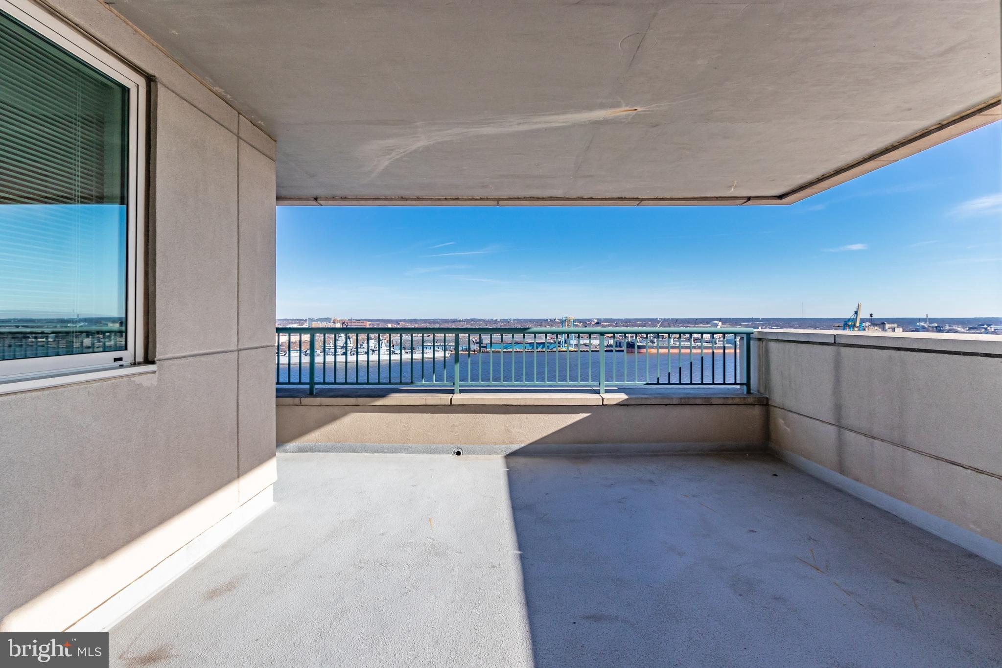 DOCKSIDE CONDOMINIUM - Residential