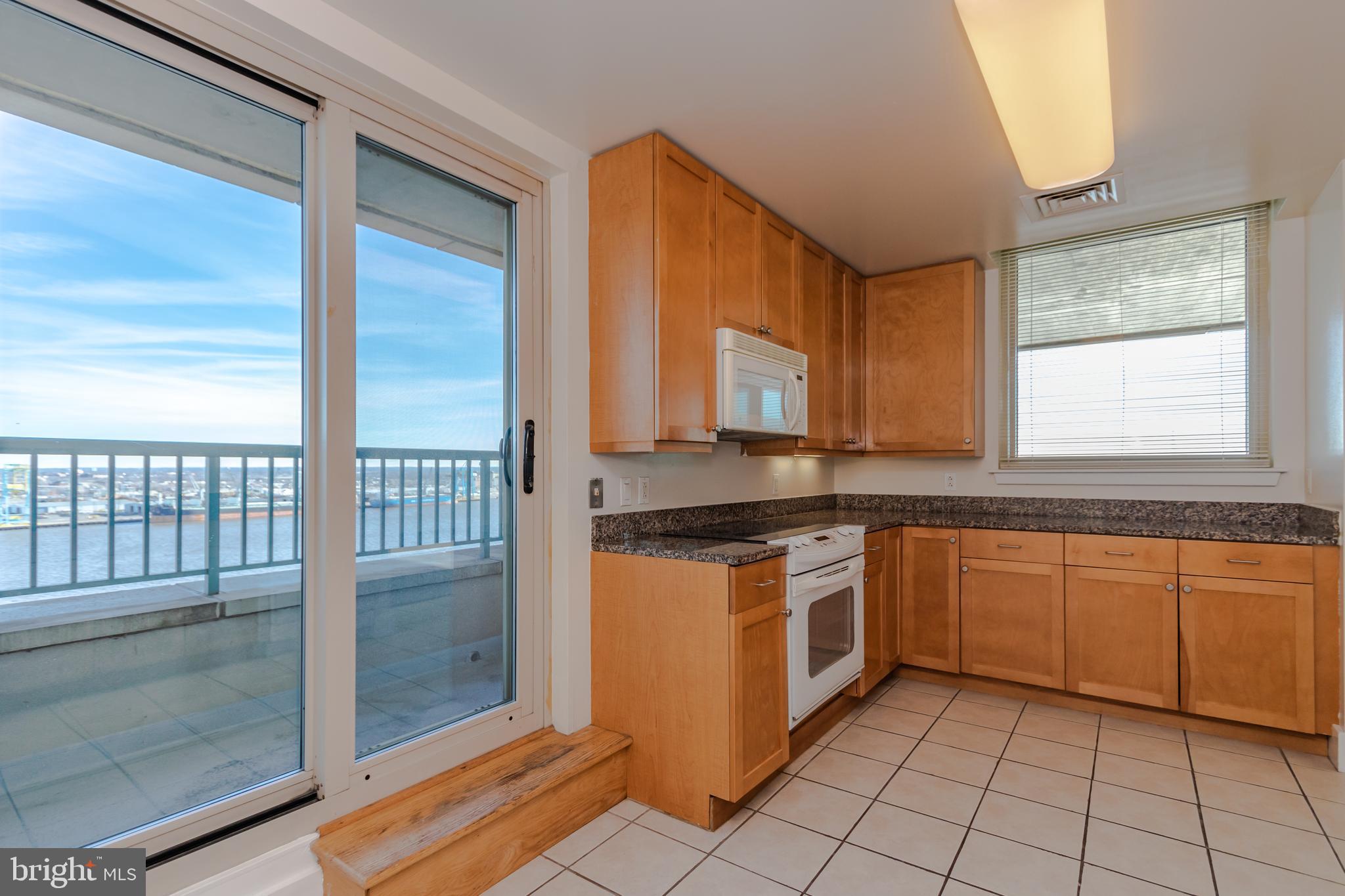 DOCKSIDE CONDOMINIUM - Residential