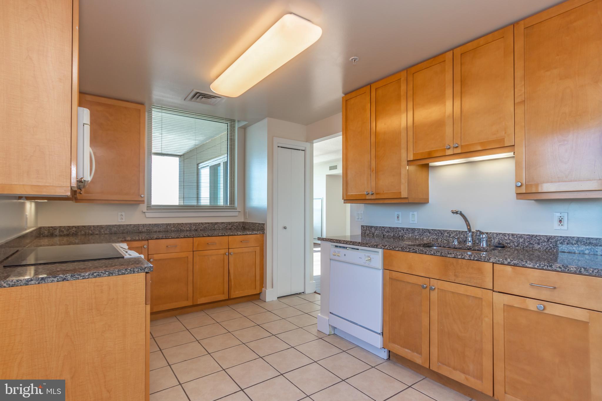 DOCKSIDE CONDOMINIUM - Residential
