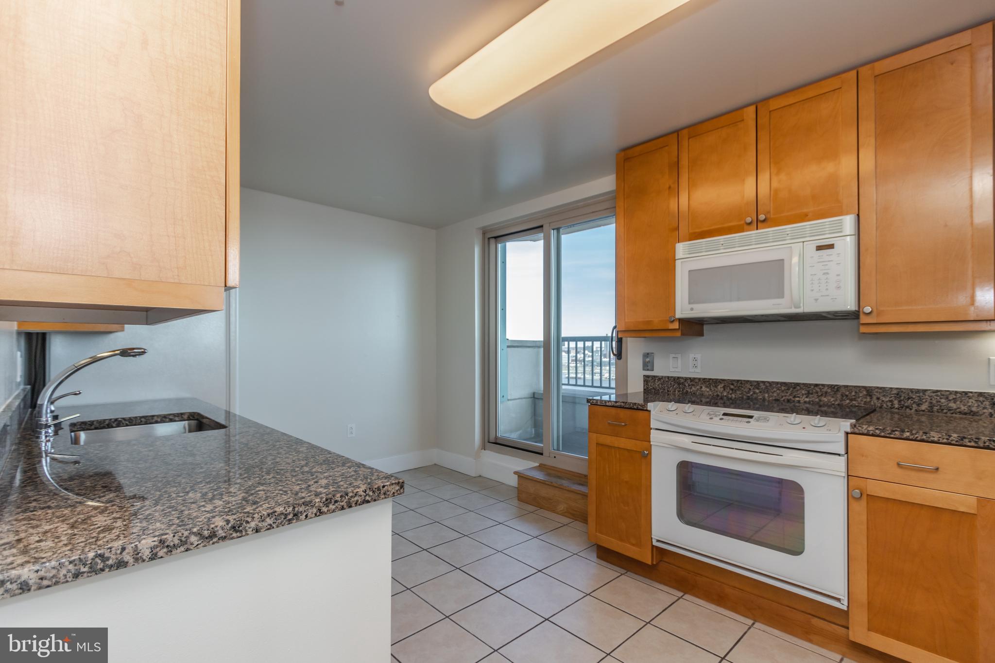 DOCKSIDE CONDOMINIUM - Residential