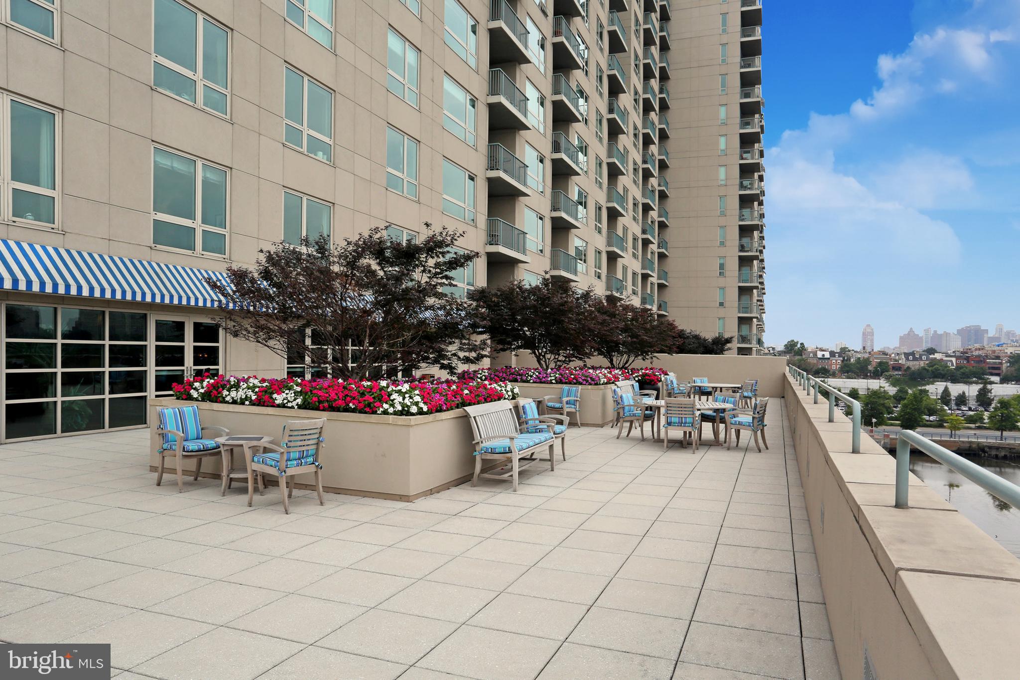 DOCKSIDE CONDOMINIUM - Residential