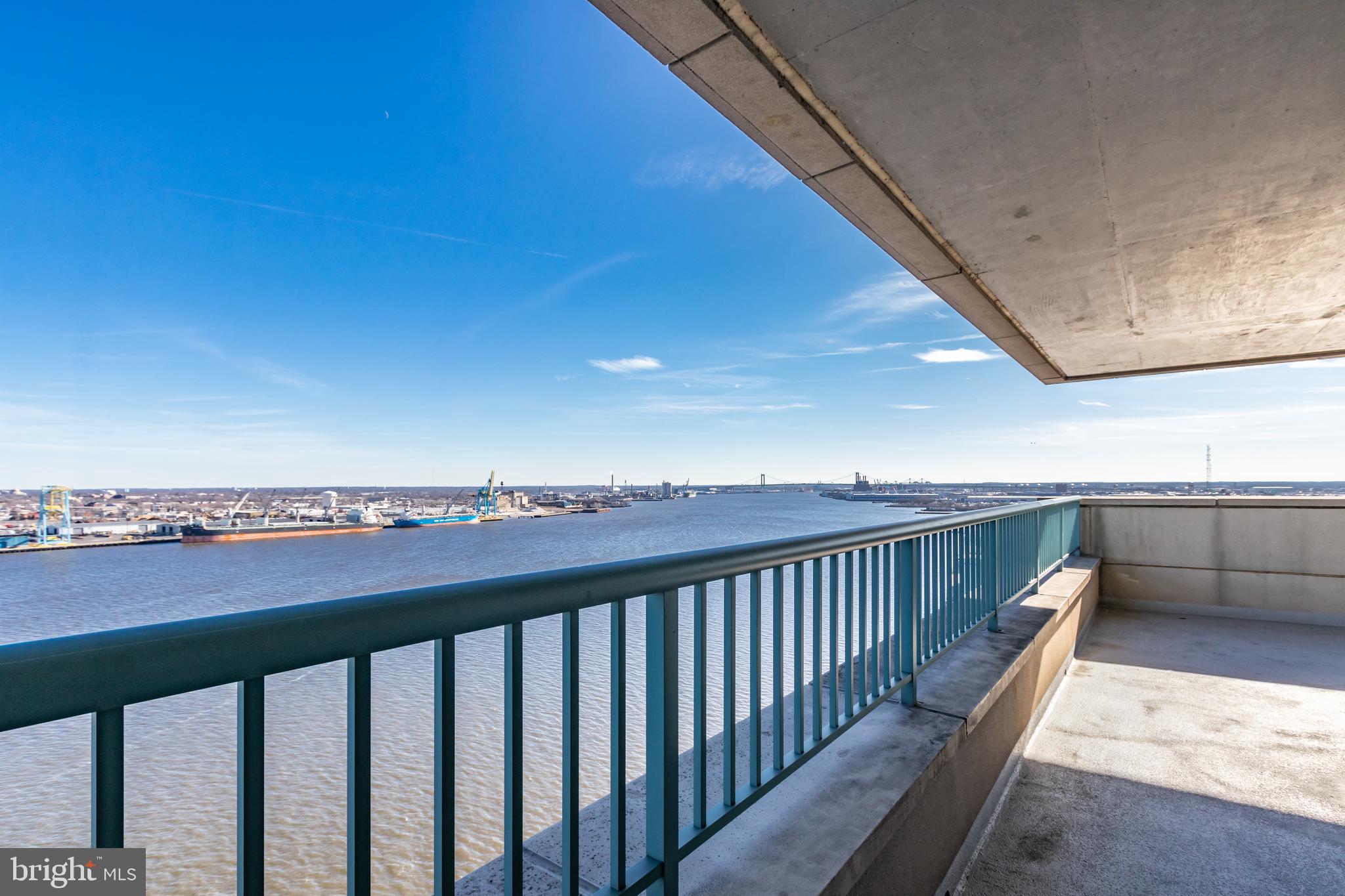 DOCKSIDE CONDOMINIUM - Residential