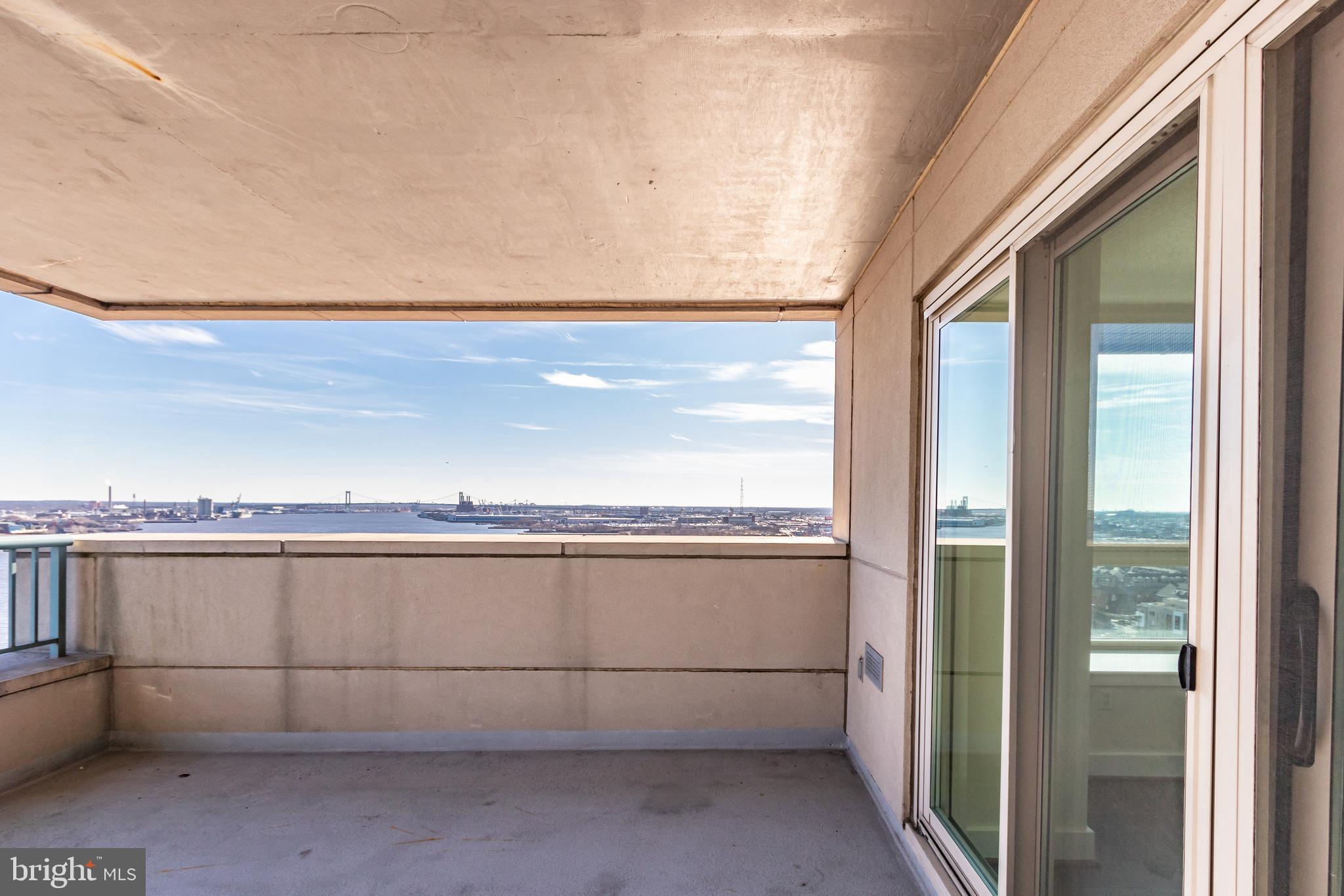 DOCKSIDE CONDOMINIUM - Residential