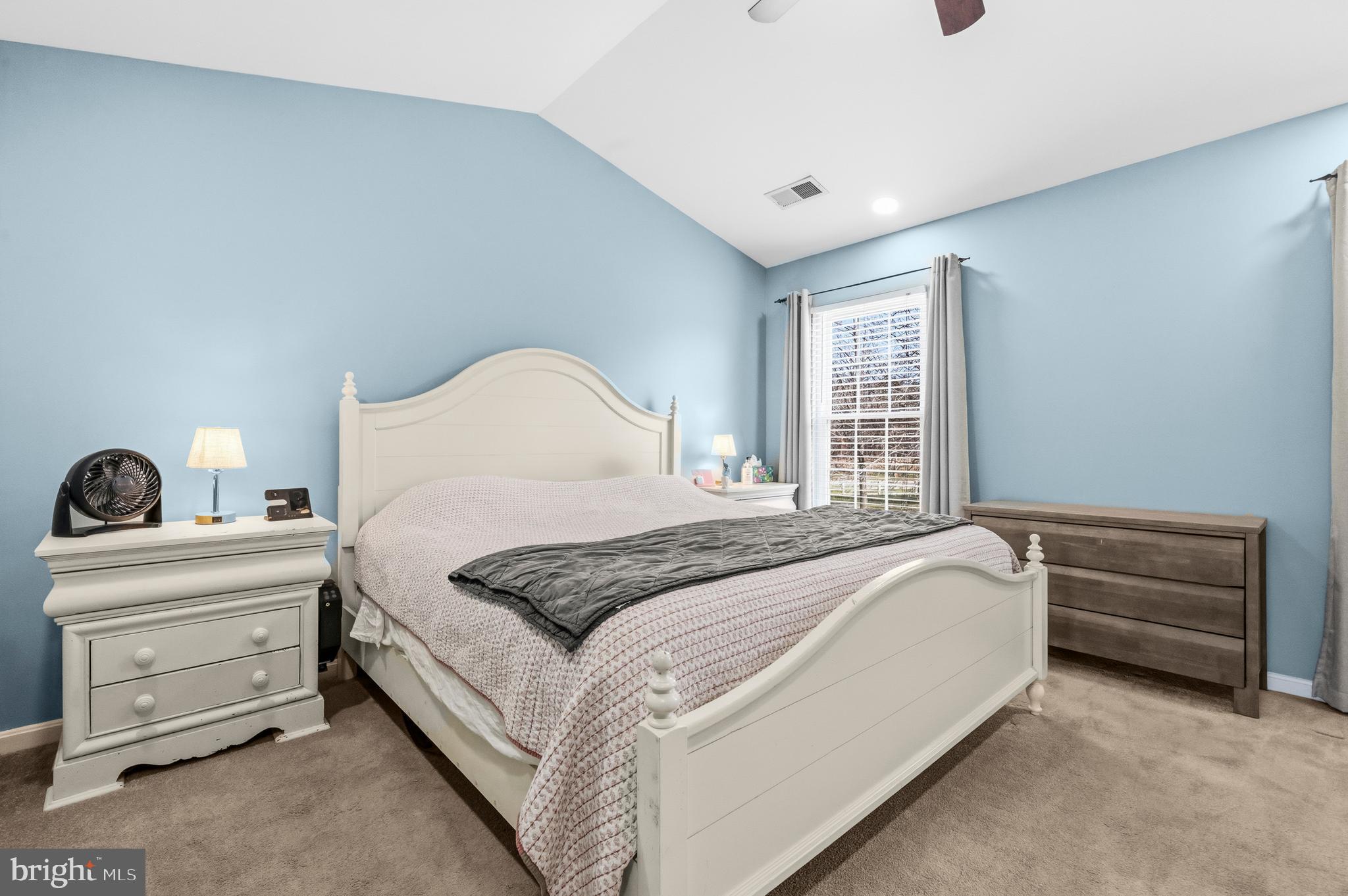 ROUND HILL - Residential