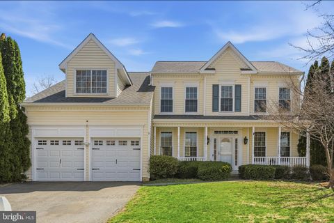 Homes For Sale - 17196 Magic Mountain Drive<br/> ROUND HILL, VA 20141