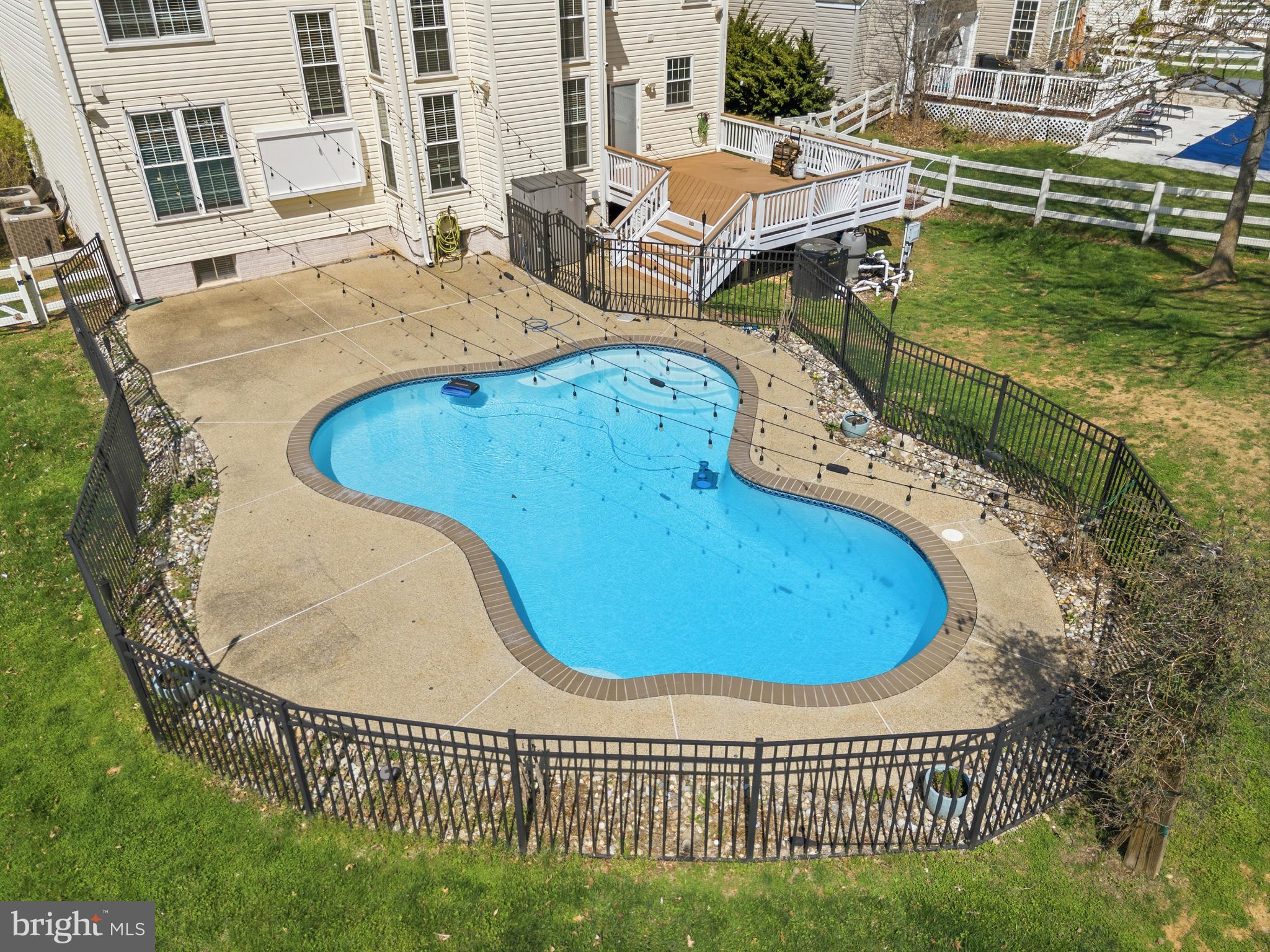 ROUND HILL - Residential