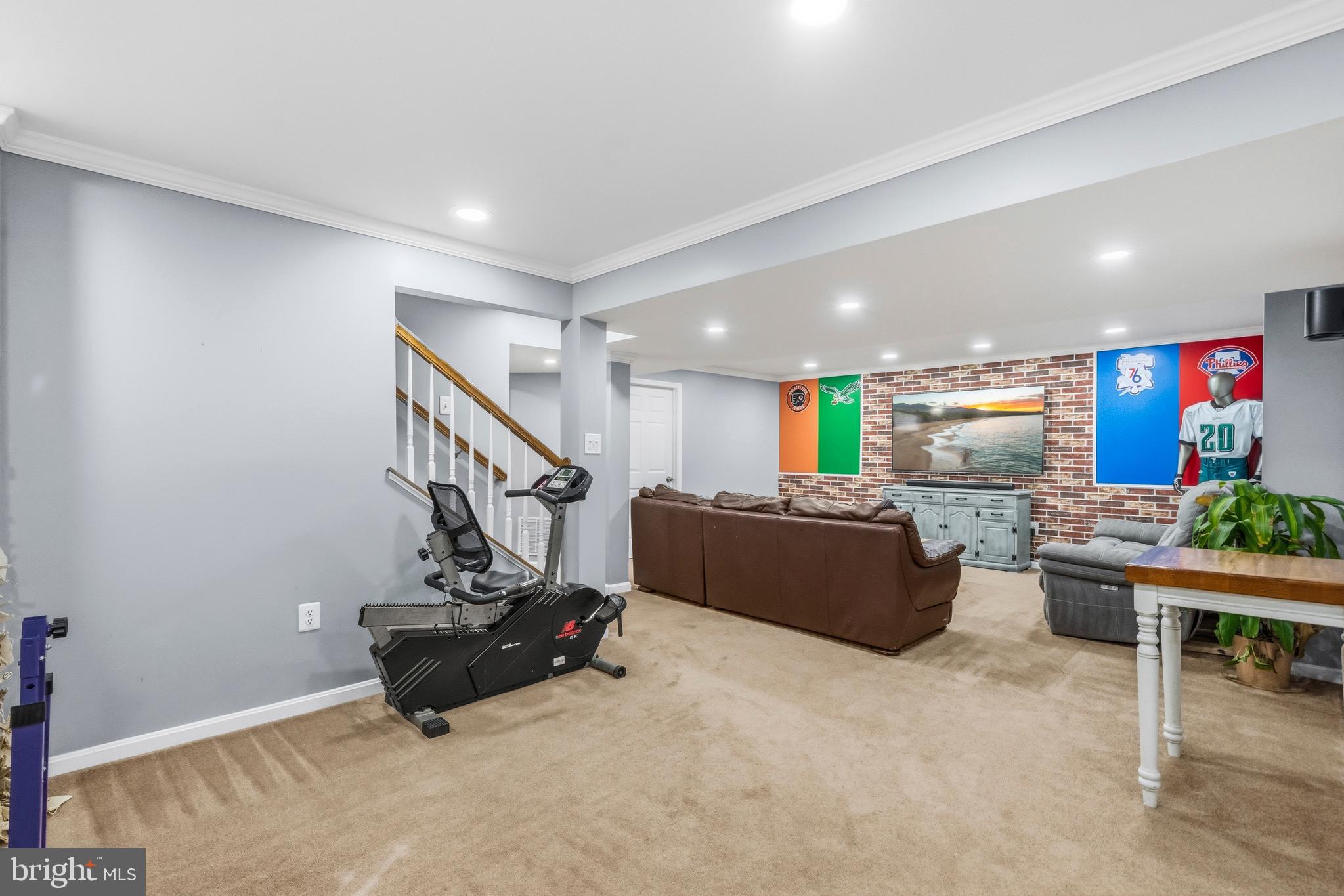 ROUND HILL - Residential