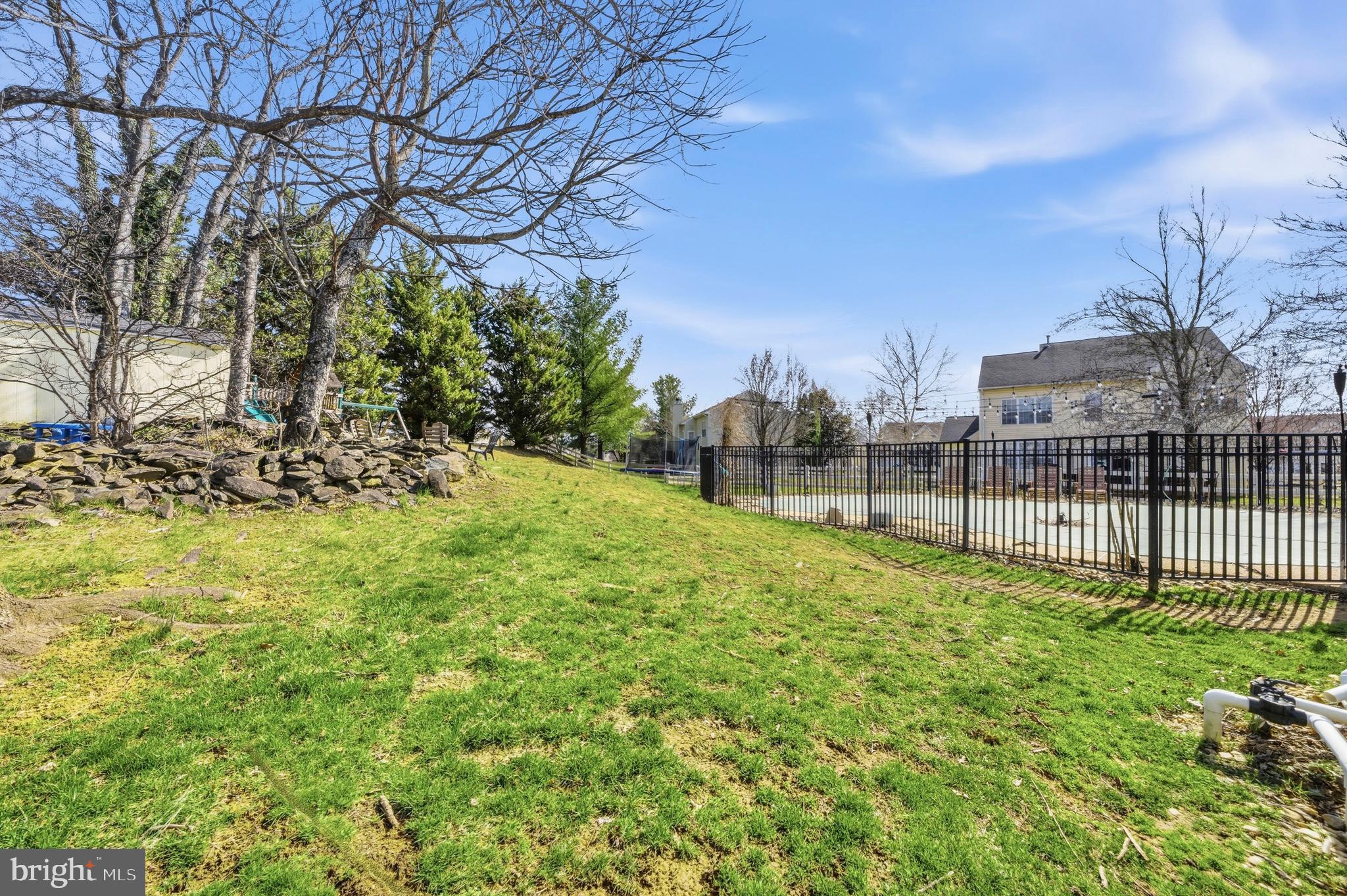 ROUND HILL - Residential