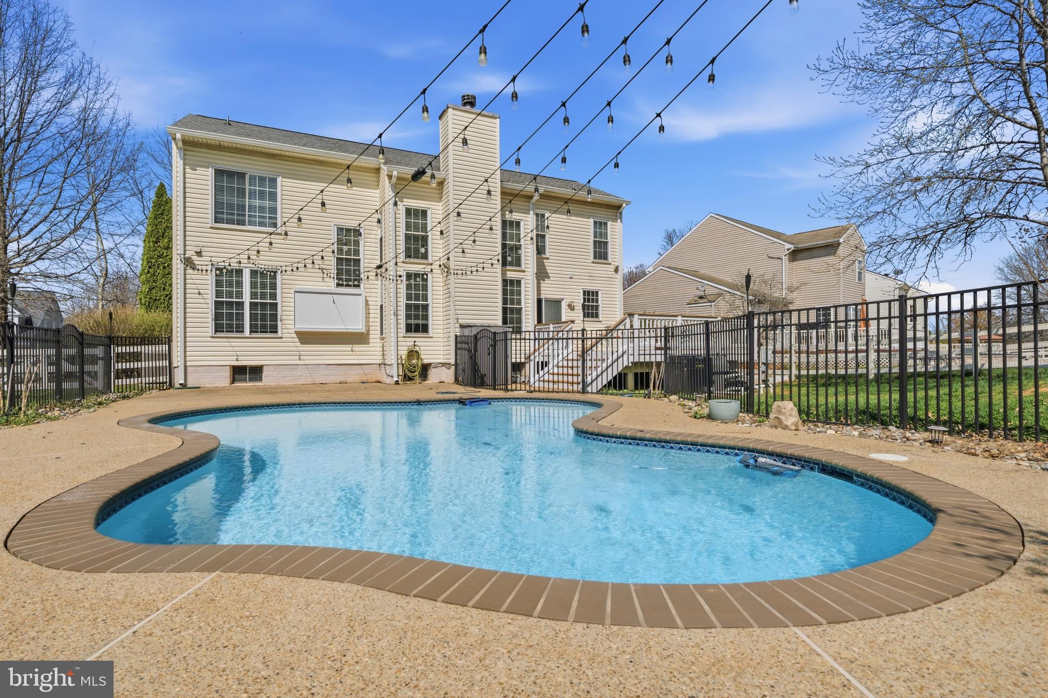 ROUND HILL - Residential