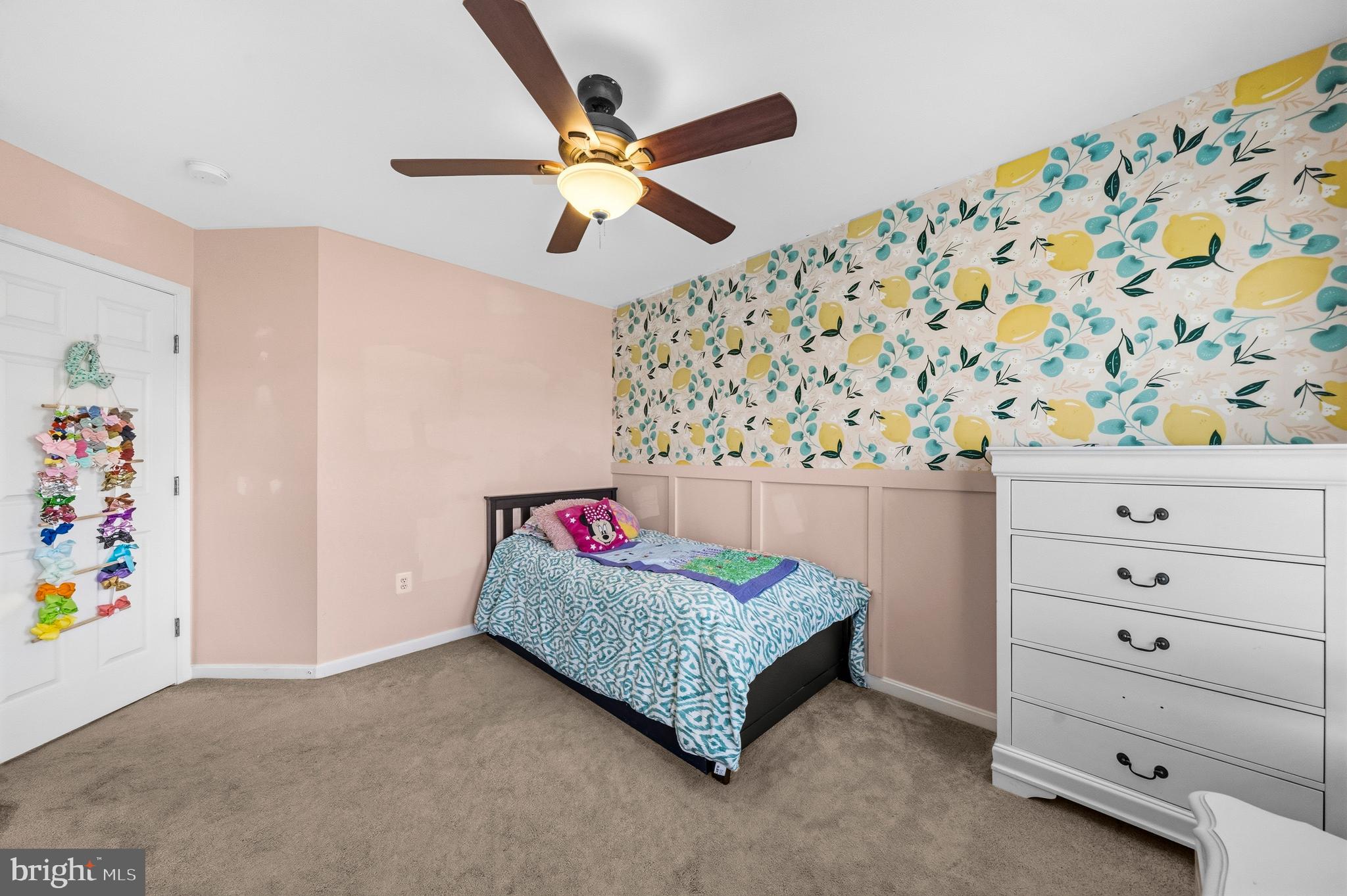 ROUND HILL - Residential